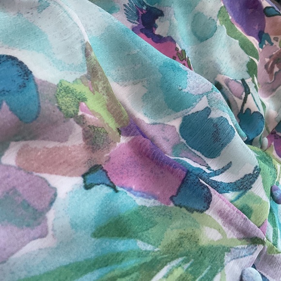 Colourful chiffon high-low dress with flutter sleeves and handkerchief hemline - Picture 4 of 4
